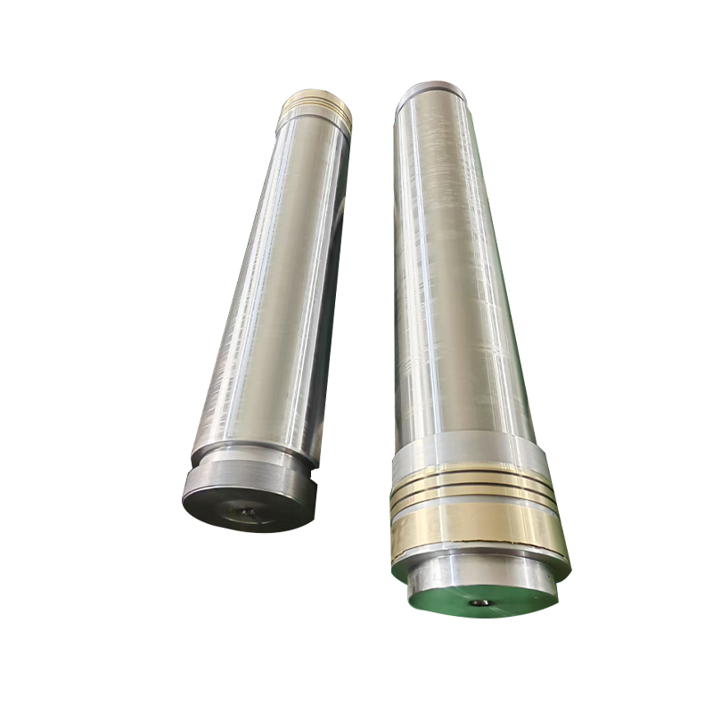 How does a mirror-like finish ensure the sealing performance of hydraulic systems?